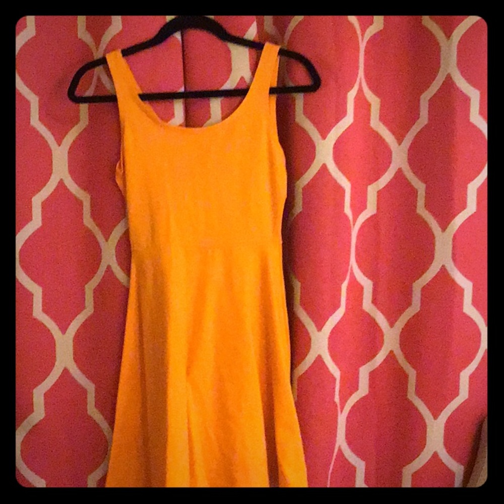 Express essential dress